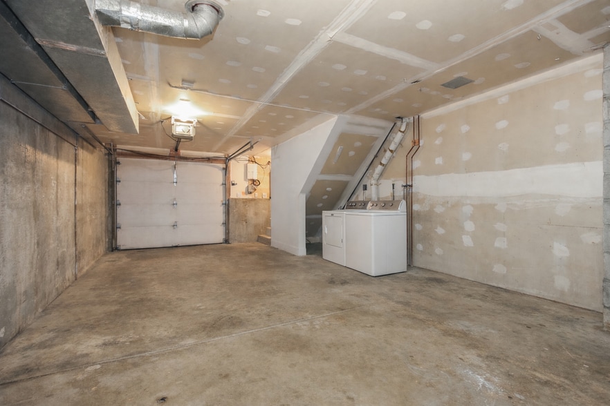 More Photos Of 21 Division St, Greenwich Multifamily For Sale