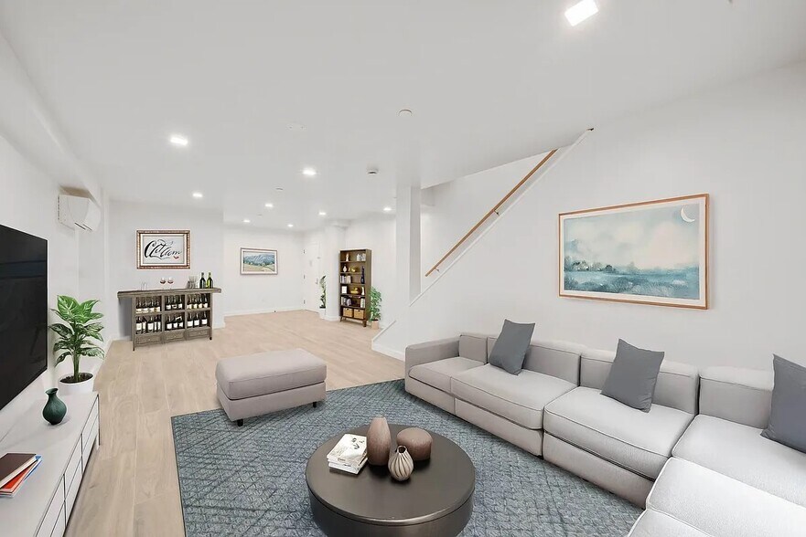 More Photos Of 410 W 47th St, New York Apartments For Sale