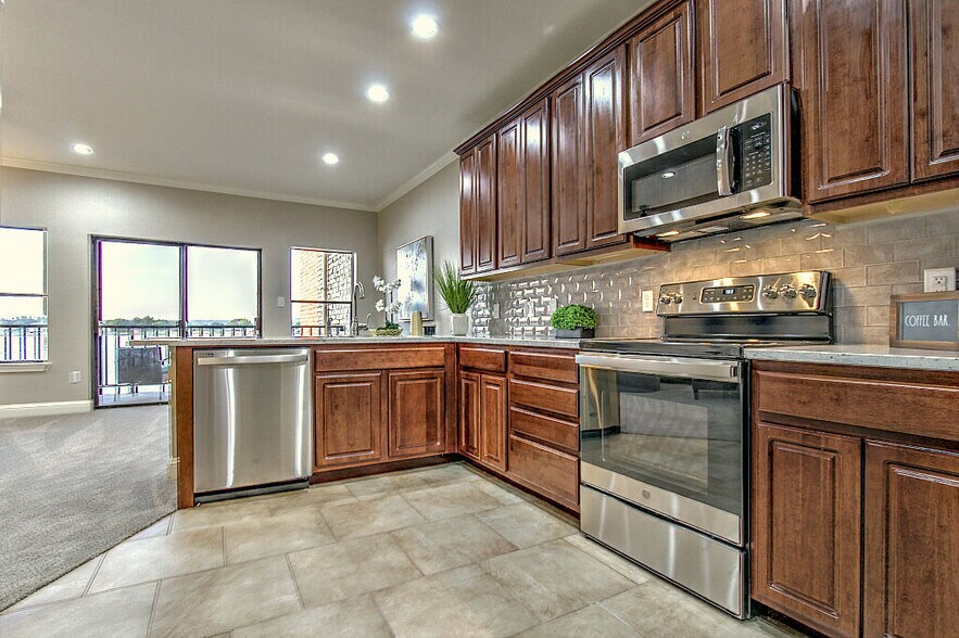 More Photos Of 401 E Pearl St, Granbury Apartments For Sale