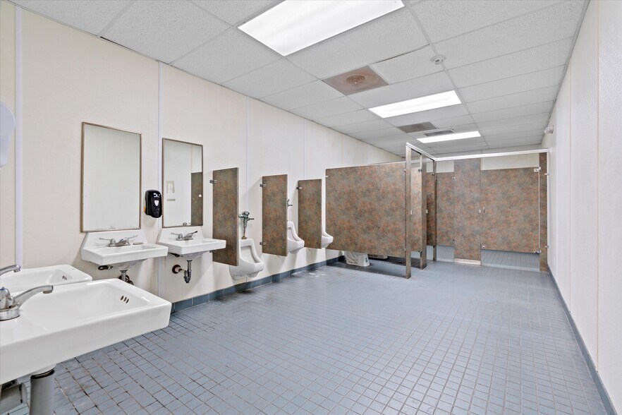 More Photos Of 167 Comfort Rd, Palatka Warehouse For Lease