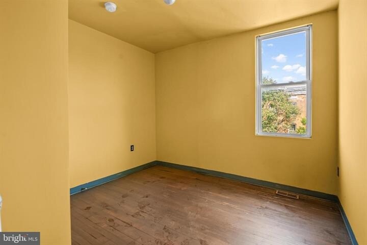 More Photos Of 301 S Ann St, Baltimore Storefront Retail Residential For Sale
