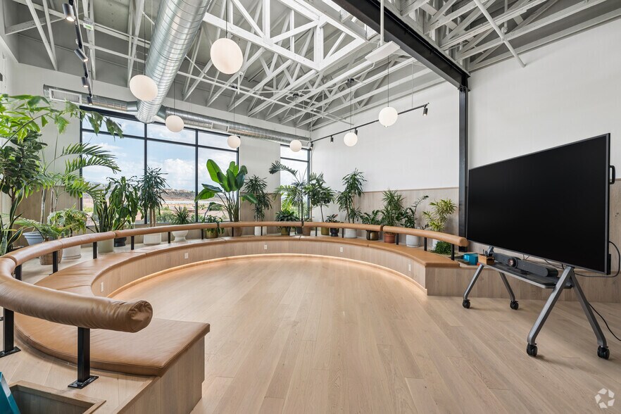More Photos Of 1575 River Rd, St George Coworking Space
