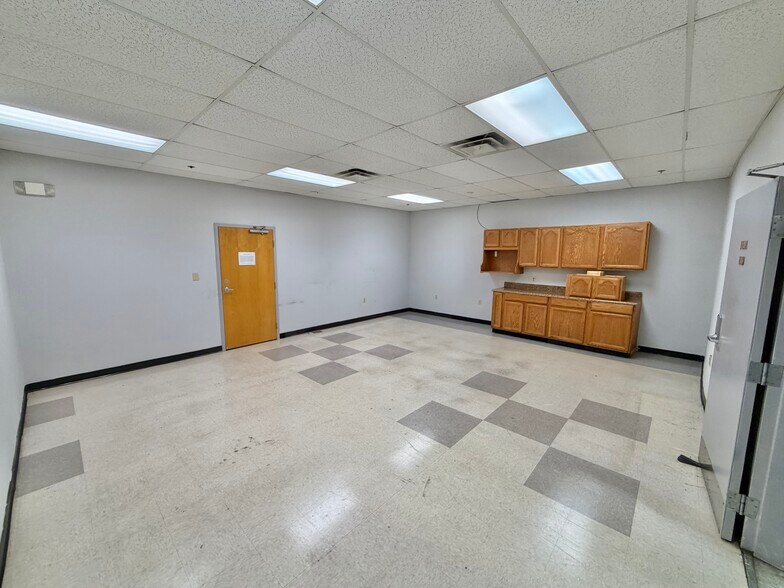 More Photos Of 1470 E Weisgarber Rd, Knoxville Light Distribution For Lease