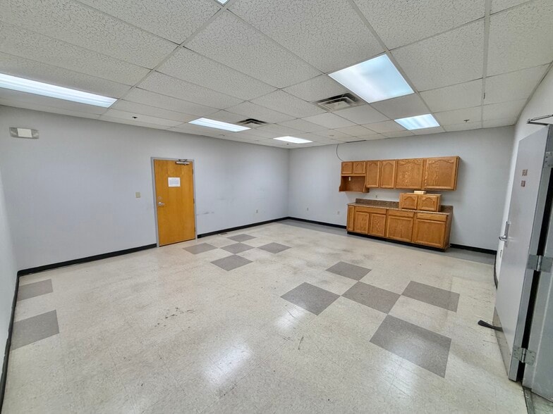 More Photos Of 1470 E Weisgarber Rd, Knoxville Light Distribution For Lease