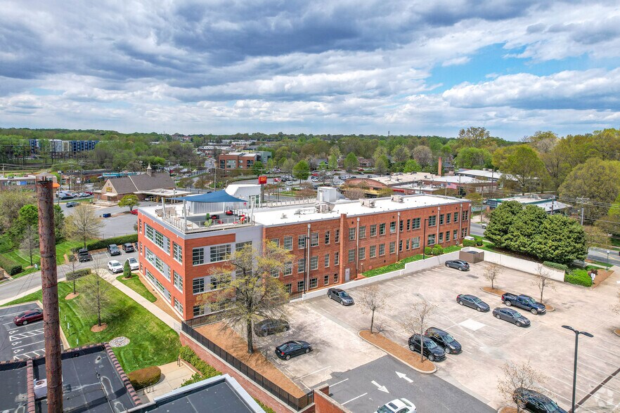 More Photos Of 1431 W Morehead St, Charlotte Office For Lease