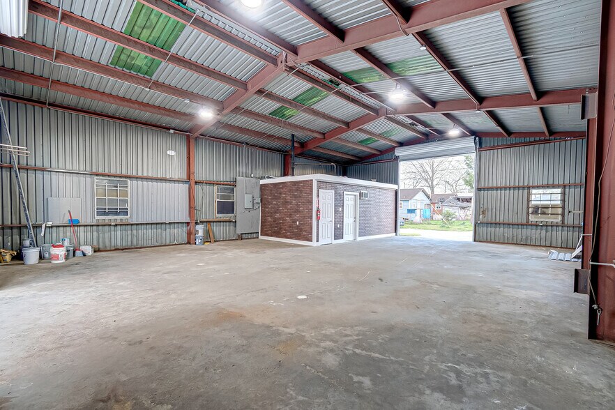 More Photos Of 1110 Central St, Houston Warehouse For Lease