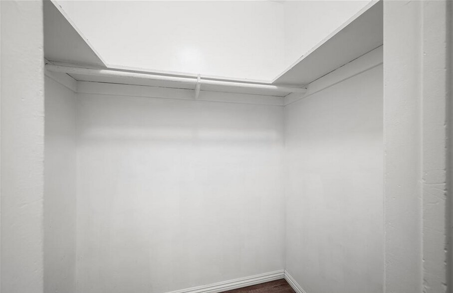 More Photos Of 198 W Elmwood Ave, Burbank Apartments For Sale