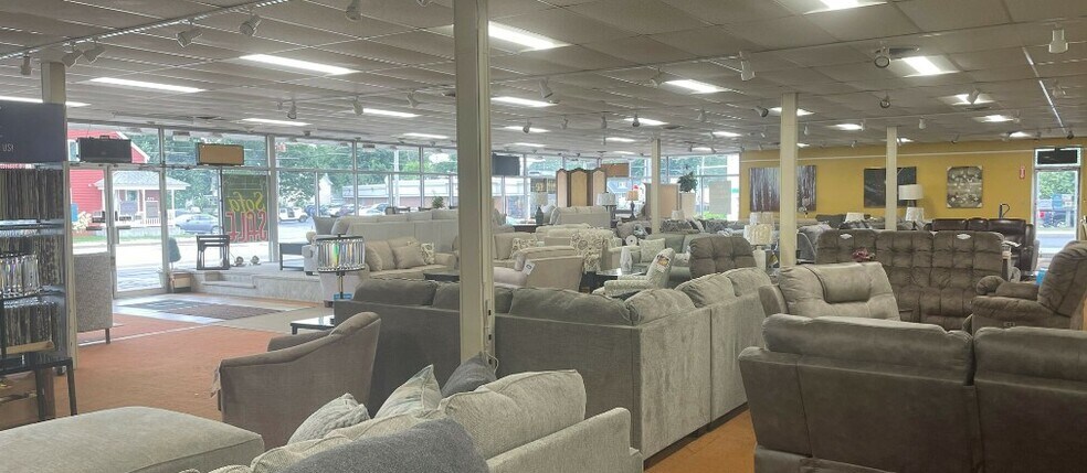 Primary Photo Of 1590 Post Rd, Warwick Freestanding For Lease