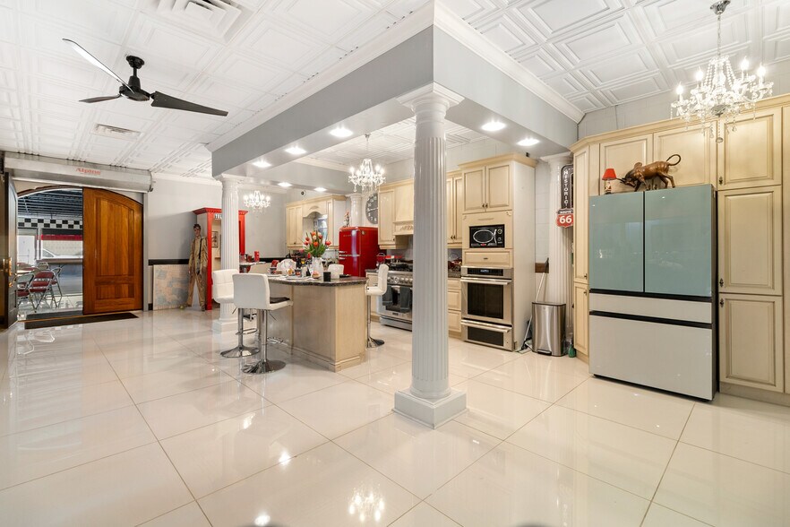 More Photos Of 395 S Ocoee St, Cleveland Showroom For Sale