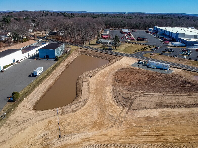 More Photos Of 410-428 Ellington Rd, South Windsor Self Storage For Lease
