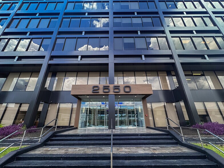 More Photos Of 2550 N Loop Fwy W, Houston Office For Lease