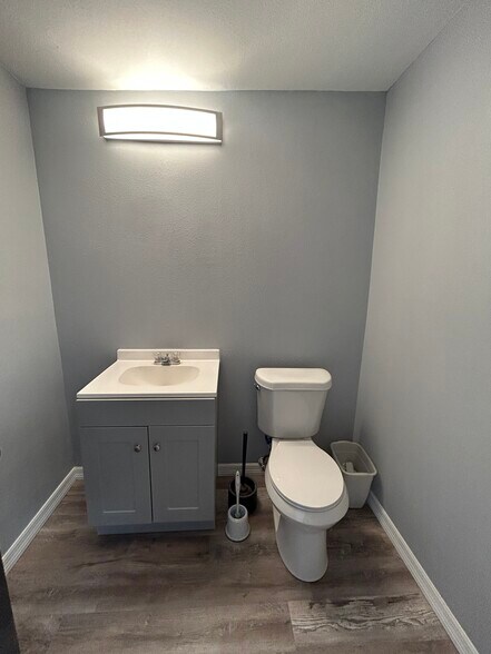 More Photos Of 6703 Massachusetts Ave, New Port Richey Showroom For Sale