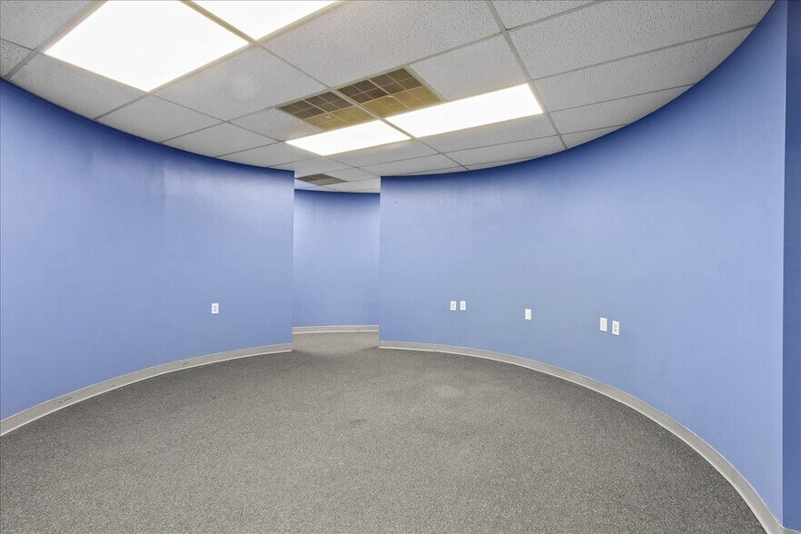 More Photos Of 6886 Wishart St, Huntsville Light Distribution For Lease