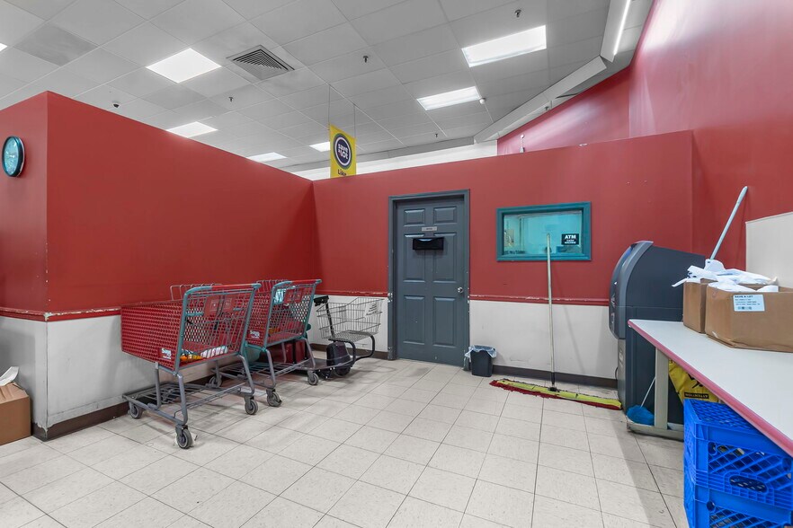 More Photos Of 121 S Sprigg St, Cape Girardeau Supermarket For Sale