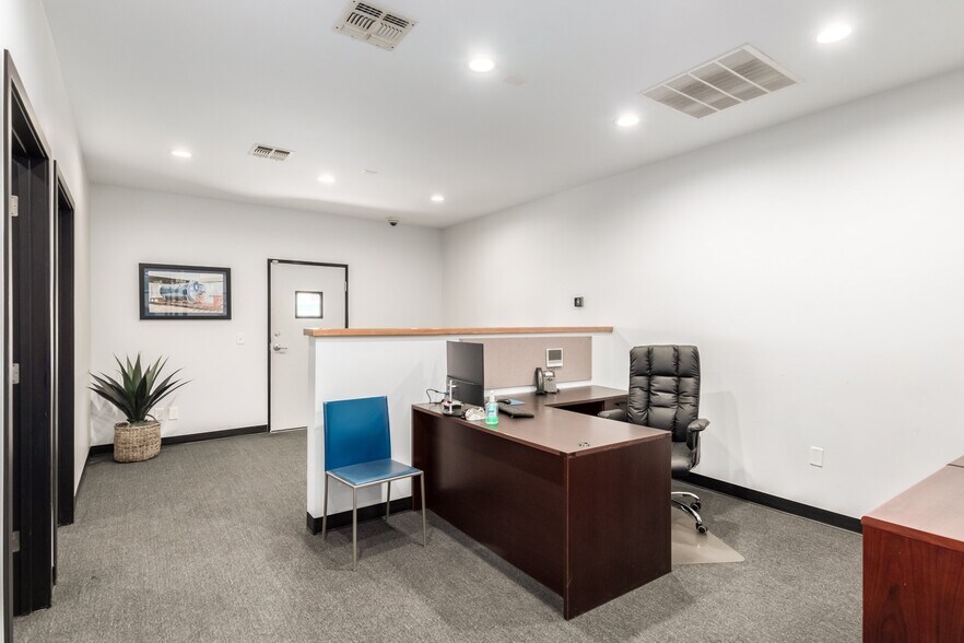 More Photos Of 4120 E Madison St, Phoenix Warehouse For Lease