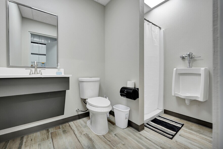 More Photos Of 2316 County Rd 130 rd, Midland Warehouse For Lease