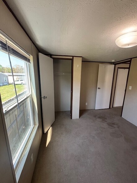More Photos Of 13 Evergreen Cir, Dunlap Trailer Camper Park For Sale