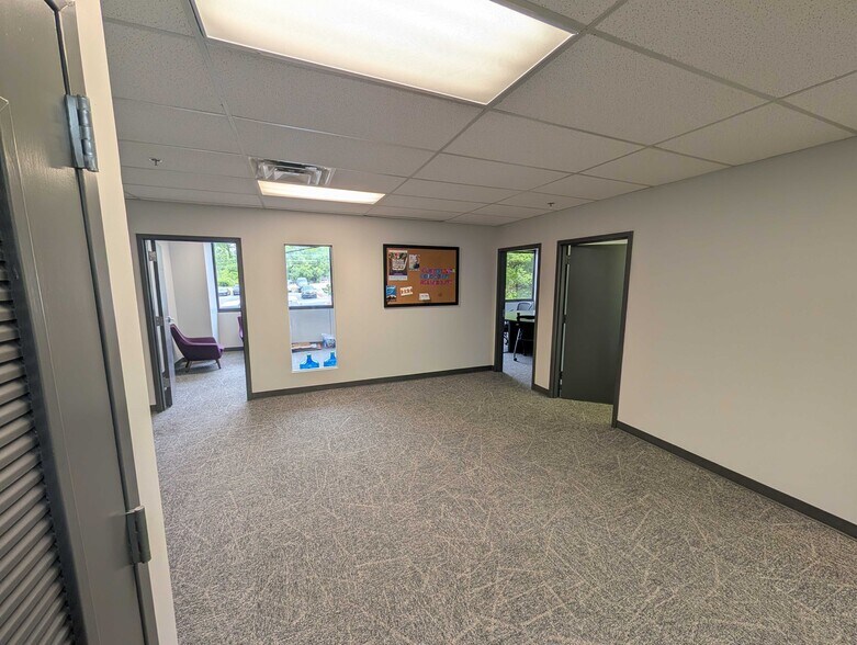 More Photos Of 1321 Murfreesboro Pike, Nashville Office For Lease