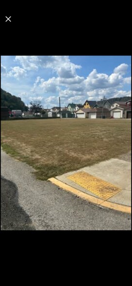 More Photos Of 600 6th Ave, Ford City Office For Sale