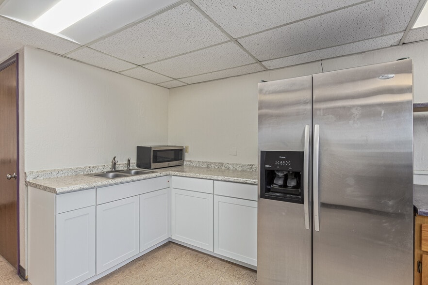 More Photos Of 8545 N Black Canyon Hwy, Phoenix Medical For Sale