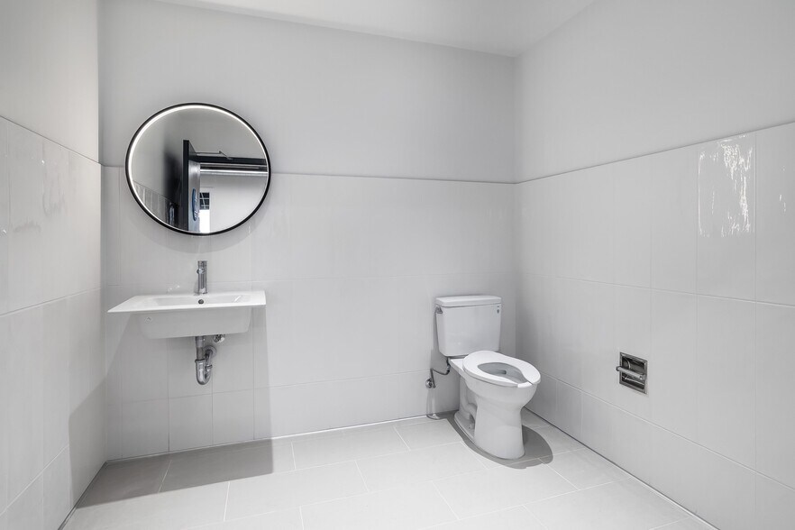 More Photos Of 343-345 Vermont St, San Francisco Light Distribution For Lease