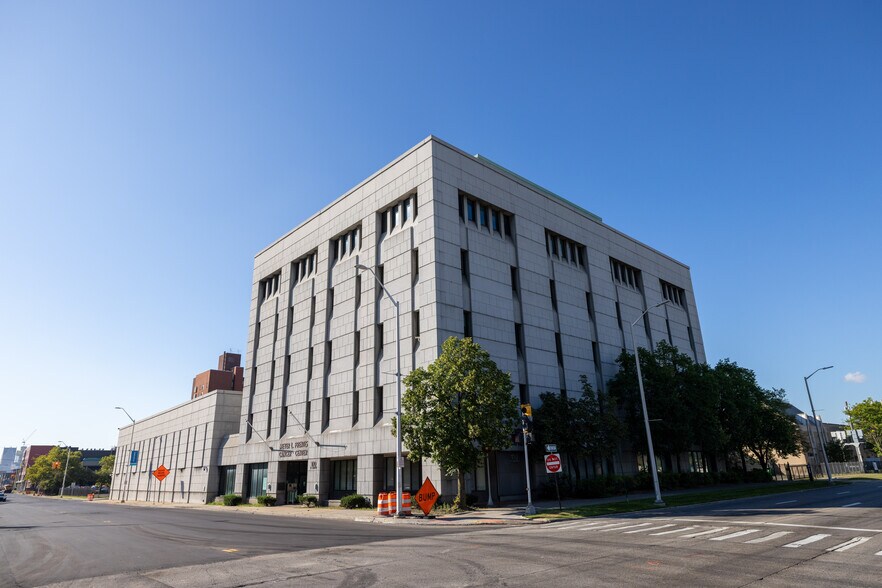 More Photos Of 110 E Warren Ave, Detroit Medical For Lease