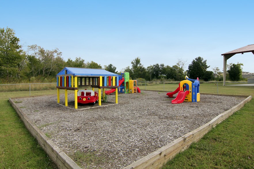 More Photos Of 8955 South Fwy, Houston Schools For Lease