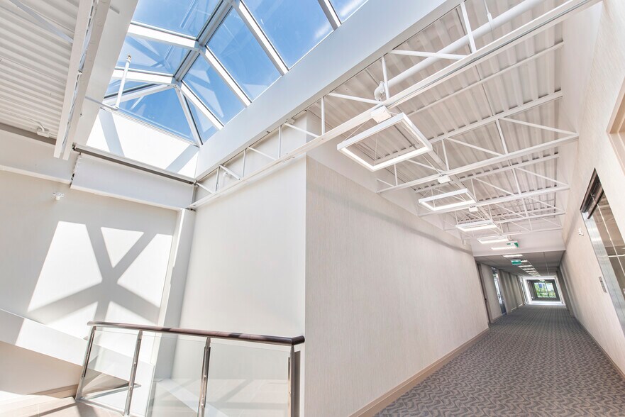 More Photos Of 2030 Bristol Cir, Oakville Office For Lease