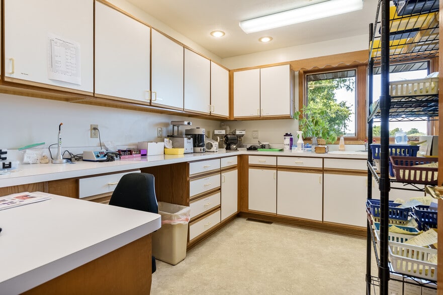 More Photos Of 7550 Rote Rd, Rockford Medical For Sale