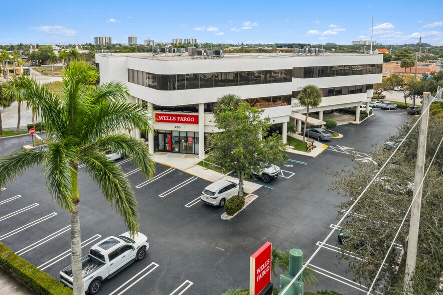 More Photos Of 250 Tequesta Dr, Tequesta Office For Sale
