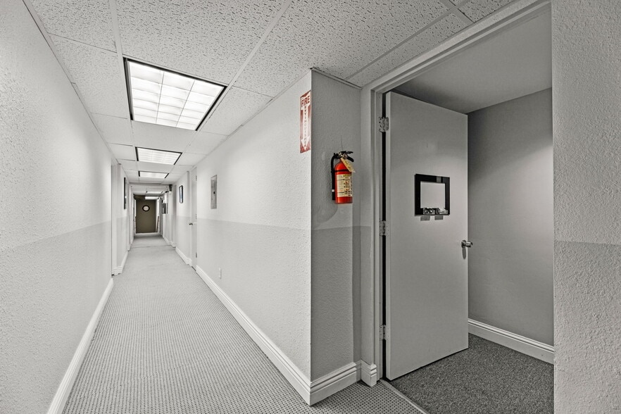 More Photos Of 2741 Franklin Blvd, Sacramento Storefront Retail Office For Sale