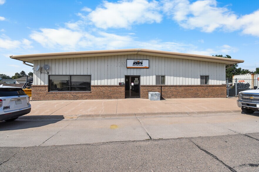 Primary Photo Of 603 E 2nd St, Ogallala Showroom For Sale