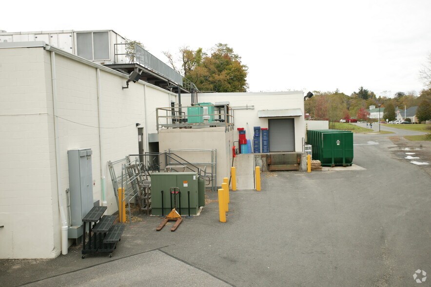 More Photos Of 331 West St, Litchfield General Retail For Lease