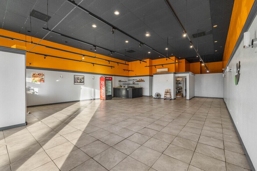 More Photos Of 549 Halemaumau St, Honolulu Restaurant For Lease