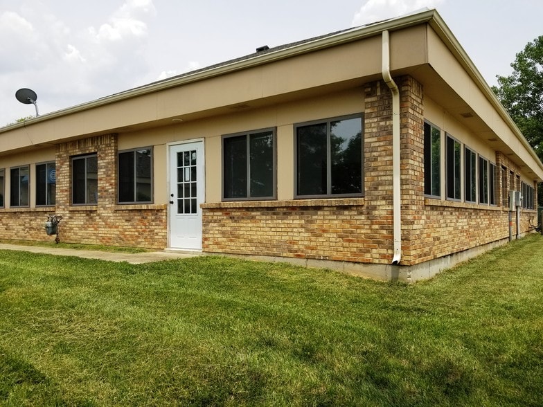 More Photos Of 2010 Bluestone Dr, Saint Charles Office For Sale