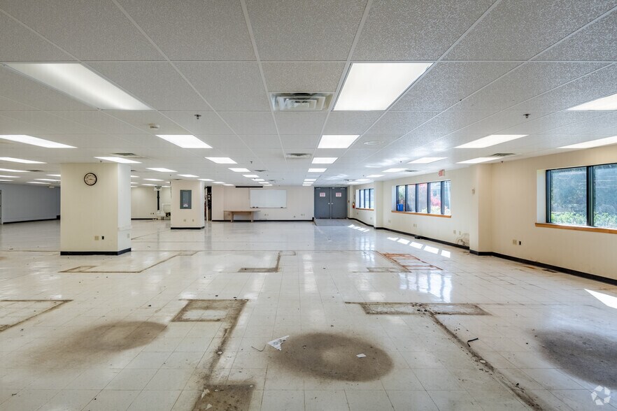 More Photos Of 612 E Lake St, Lake Mills Industrial For Sale