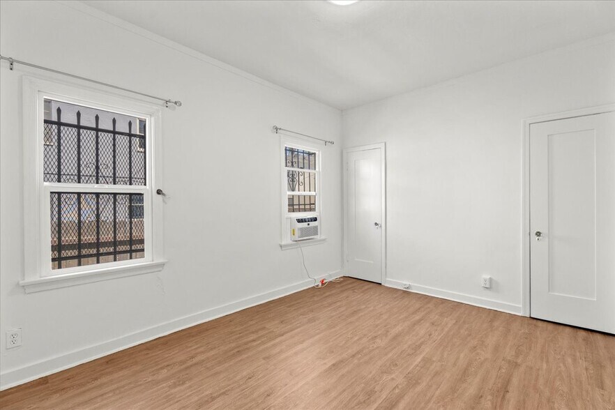 More Photos Of 630 S Cochran Ave, Los Angeles Apartments For Sale