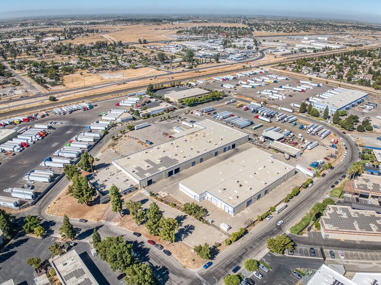 More Photos Of 5333 N Cornelia Ave, Fresno Warehouse For Sale