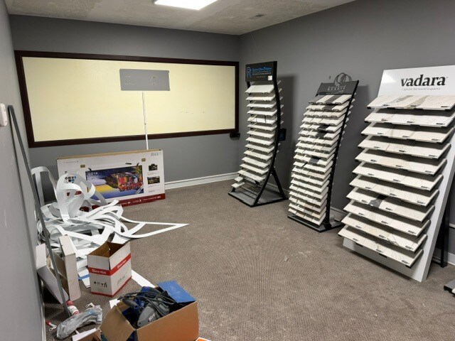 More Photos Of 906 Geneva St, Shorewood Warehouse For Lease
