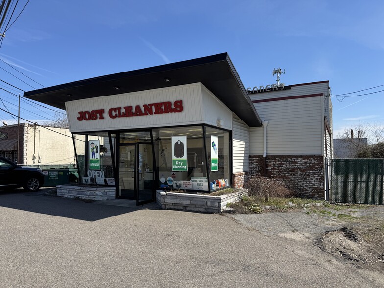 More Photos Of 230 N Main St, Sayville Storefront For Sale