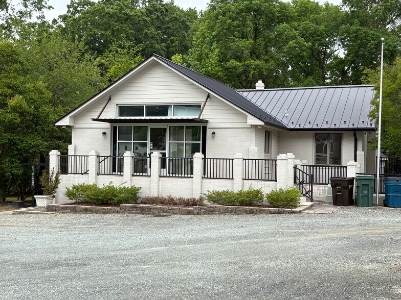 More Photos Of 2500 Hillsborough Rd, Durham Freestanding For Lease