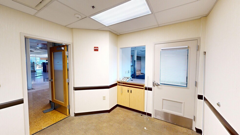 More Photos Of 14941 South Ave, Columbiana General Retail For Sale