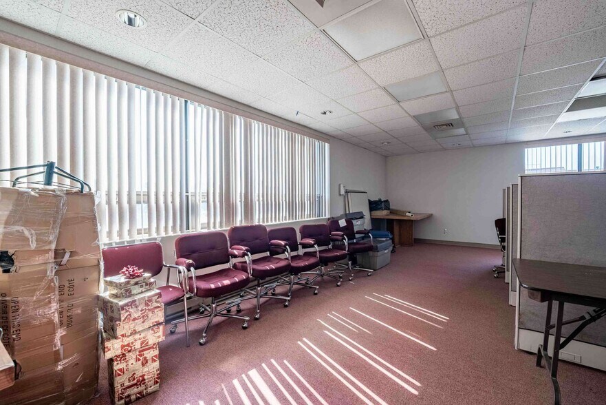 More Photos Of 29 Main St E, Chelmsford Office For Sale