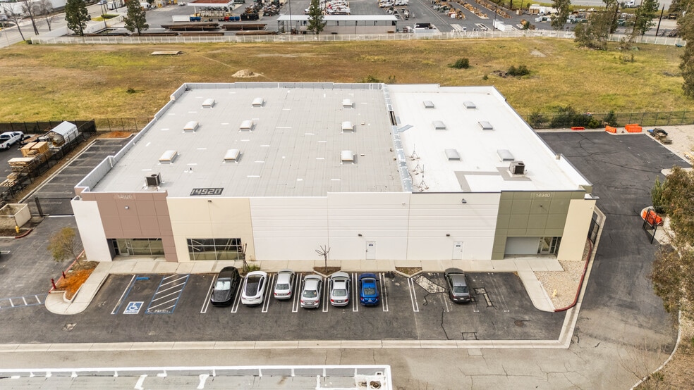 More Photos Of 14920 Hilton Dr, Fontana Warehouse For Lease