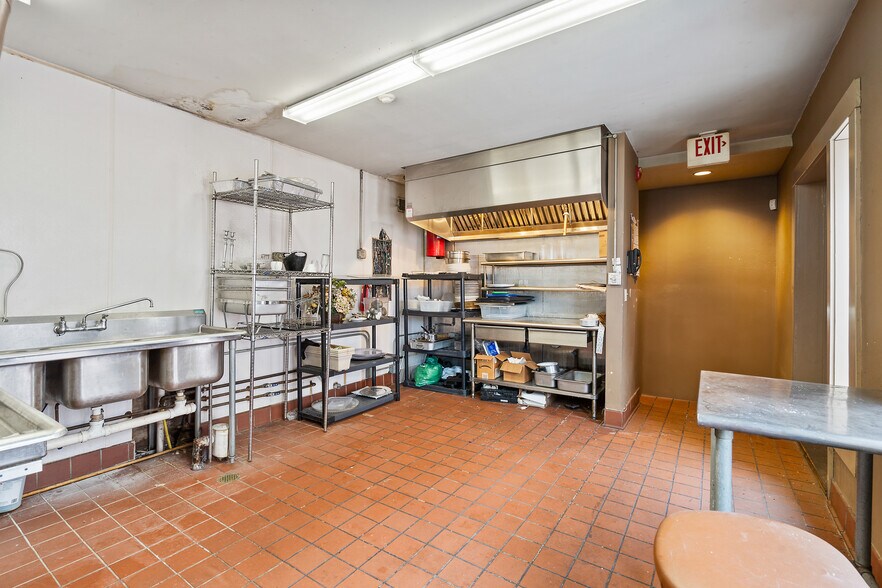 More Photos Of 700 N Salina St, Syracuse Restaurant For Sale