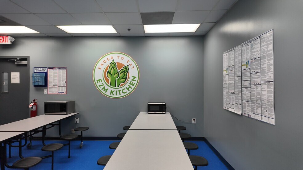 More Photos Of 1907 Gateway Blvd, Charlotte Warehouse For Sale