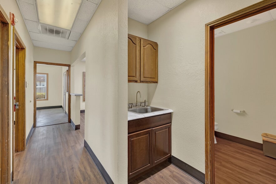 More Photos Of 3 Commercial Pl, Schertz Office For Lease