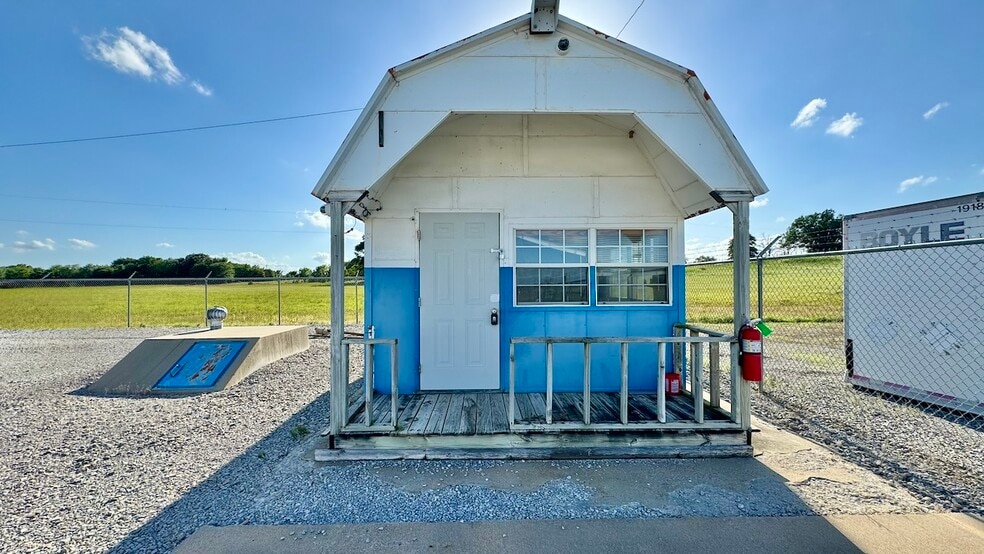 More Photos Of 230 Boyle Rd, Kiowa Service For Sale