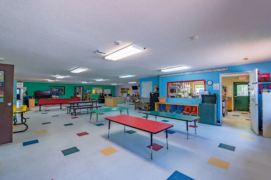 More Photos Of 522 NW Turner Rd, Lake City Daycare Center For Sale
