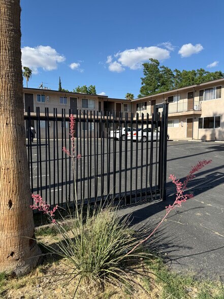 More Photos Of 1700 Lincoln St, Bakersfield Apartments For Sale